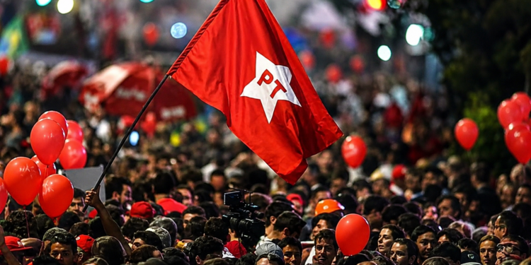 Militância do PT se organiza para recepção do Presidente Lula na Baixada Santista