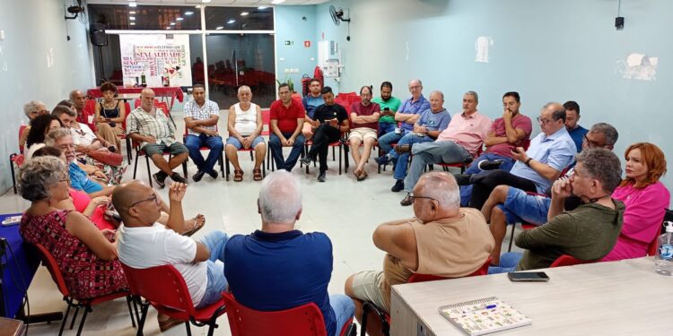 Militância do PT se organiza para recepção do Presidente Lula na Baixada Santista