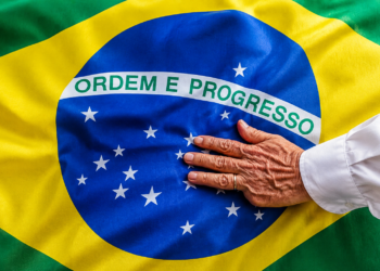 Lula oficializa candidatura à reeleição e inicia campanha com foco em soberania, democracia e programas sociais