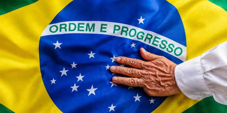 Lula oficializa candidatura à reeleição e inicia campanha com foco em soberania, democracia e programas sociais